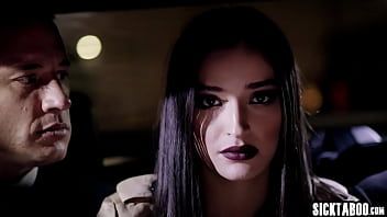 Riproduci La giovane e sexy Emily Willis si è goduta un rapporto a tre violento con Danny Mountain e Charles Dera ed è diventata una troia sottomessa
