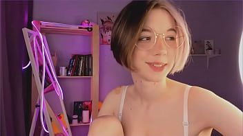 再生 ゴージャスなegirl(彼女の名前が必要です)