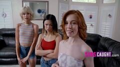 Reproducir Tiny Stepsis y sus pequeñas amigas en acción de Gangbang Hot Gangbang