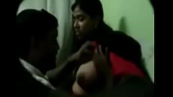 play Seios da aluna da Desi sugados pela professora