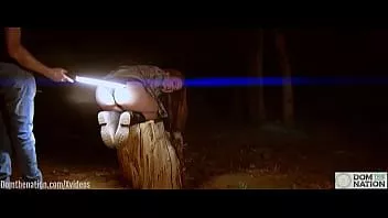 Riproduci La bionda sottomessa si fa imbavagliare, sculacciare e ubriacarsi nella foresta di notte - ashley lane