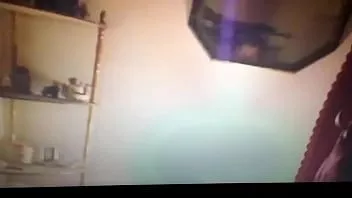 تشغيل زوجة كبيرة الصدر مثير تعطي BJ الذي لا ينسى إلى أعز صديق لي الذي لم تكن تعرف أنه كان يشاهد