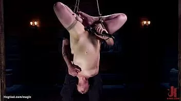 play Esclave en suspension hogtie inversée