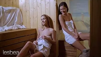 Putar Lesbea cantik euro babes alexis crystal dan cindy bersinar romantis memek menjilati orgasme di sauna umum