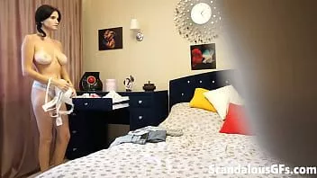 Riproduci La mia ragazza birichina prova tutti gli abiti del suo guardaroba