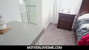 Afspelen Mijn enorme tieten milf stiefmoeder Lexi Luna wilde echt warm worden met mijn hulp