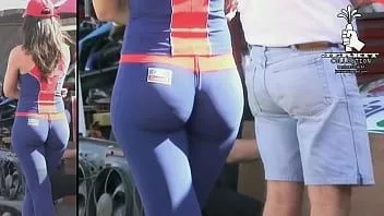 Riproduci Candido culo grosso, ebano, milf in jeans, gonna, pantaloncini, vestito twerk e jiggle