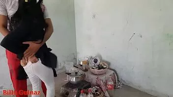 Riproduci Jija sali fa sesso in cucina con audio hindi chiaro e discorsi sporchi in hindi