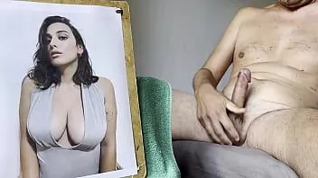 Riproduci Omaggio di sperma molto hot per una ragazza tettona