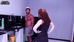 play Une femme expérimentée paie avec de l'anal et du sperme sur le cul