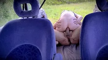 play Tengo sexo anal al aire libre en público en la parte trasera del auto 2of2