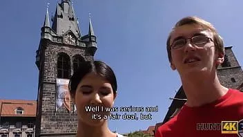Odtwórz Polowanie4k. szczupła brunetka zdradza chłopaka z kujonem, żeby zarobić pieniądze na wakacje