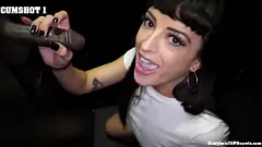 Afspelen Gloryhole Cumshot: Charlie Valentine's Big White Dick