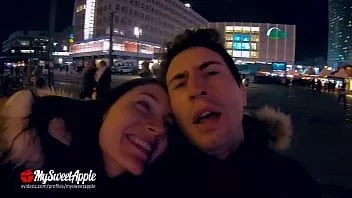 播放 热恋情侣前往柏林，在试衣间进行狂野的性爱 - mysweetapple vlog