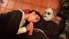 Reproduzir Adventureira de sexo do grupo anal loiro MILF com morenas tatuadas em meias