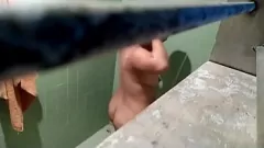 Reproducir Hora de la ducha con cámara oculta de hermanastra latina: porno casero húmedo y salvaje