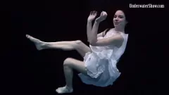 Jouer Vivez le fantasme érotique sous-marin ultime avec Andrejka dans cette aventure torride en bikini et au bord de la piscine !