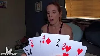 Riproduci Strip poker con la mamma - film di cazzi lucidi