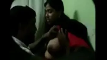 play Seios da aluna da Desi sugados pela professora