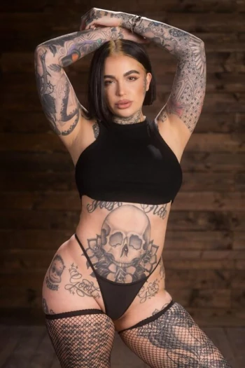 Порнозвезда Leigh Raven