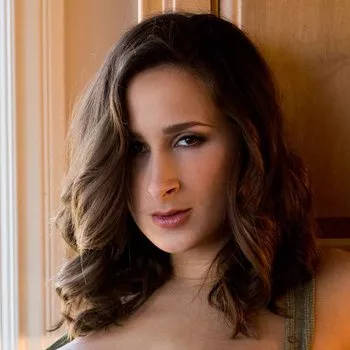 Порнозвезда Ashley Adams